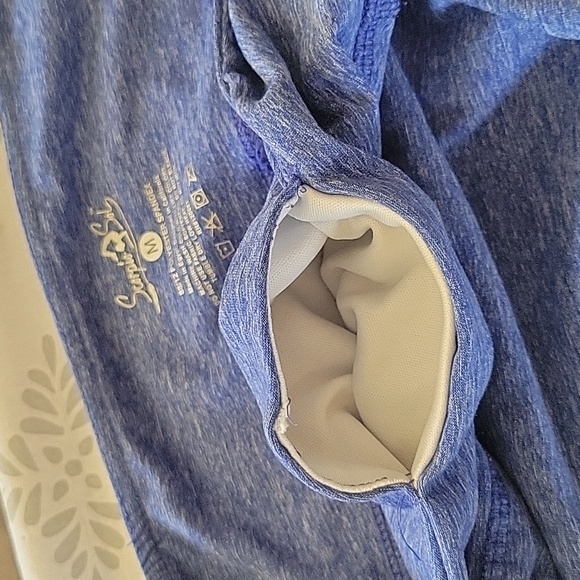 Scorpio Sol Capri Workout Leggings with Phone Pocket - Picture 5 of 6